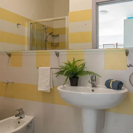 Bright Apartment In Giulianova, A Walk Away From The Sea Apartament *
