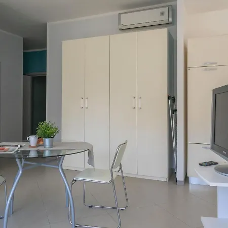 Bright Apartment In Giulianova, A Walk Away From The Sea Apartament Giulianova
