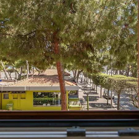 Bright Apartment In Giulianova, A Walk Away From The Sea * Giulianova