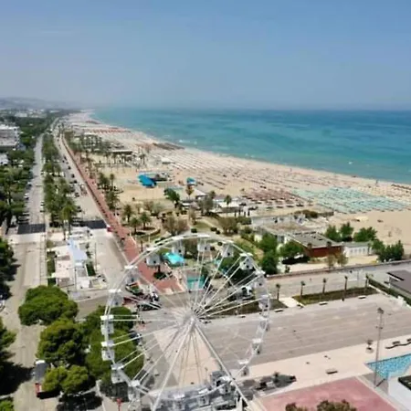 Bright Apartment In Giulianova, A Walk Away From The Sea Lejlighed