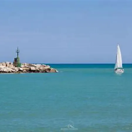 Bright Apartment In Giulianova, A Walk Away From The Sea Lejlighed